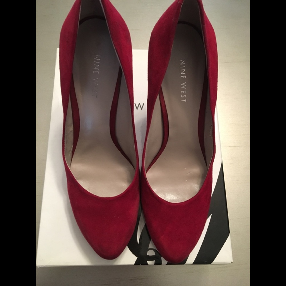 VGUC Red Suede Heels-9 West-Sz 7.5